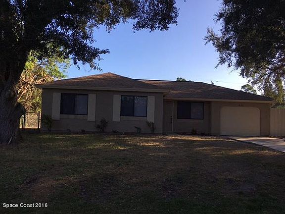 2nd image of 1541 Rushmore Ave SE