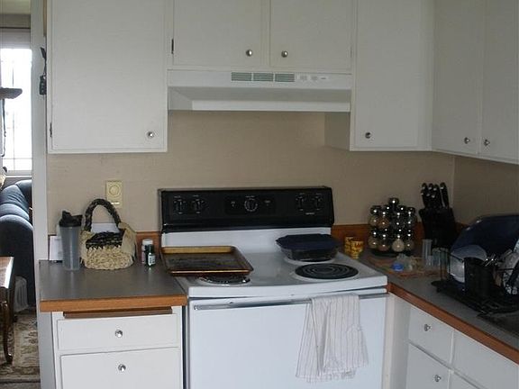 2nd image of 513 E Herb St