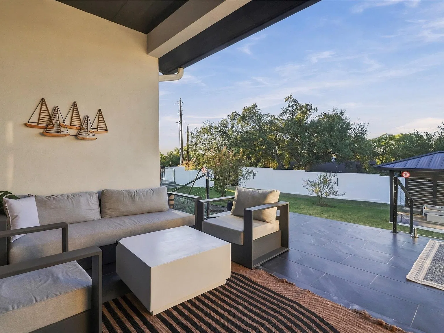 3 bed, 2.5 bath, 1962 sqft, $3,450 — Photo 3