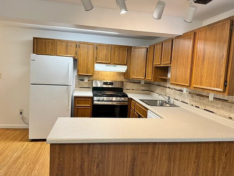 1 Hillside Ave — Photo 3