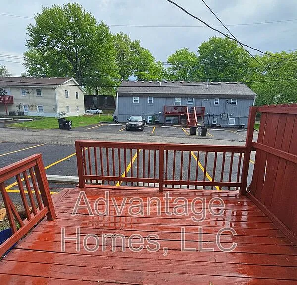 711 N 70th Ter — Photo 27