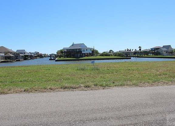 4th image of 1210 Lagoon Dr
