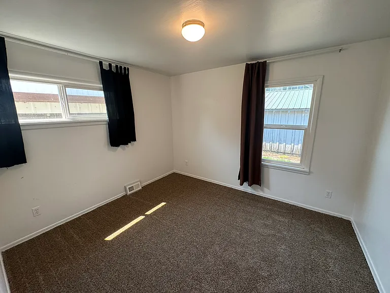 1002 W Mill Ave — Photo 8
