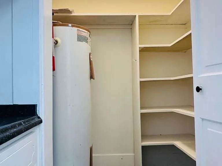 113 E North St — Photo 11