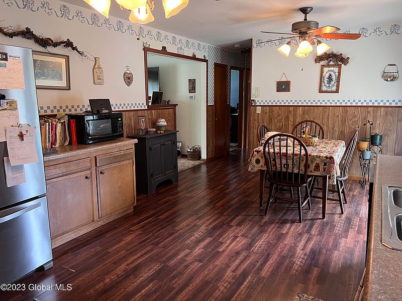 5th image of 440 Duglin Avenue