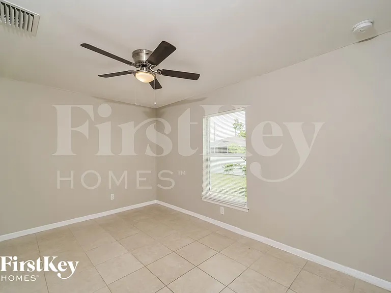 2321 NW 9th Ave — Photo 13
