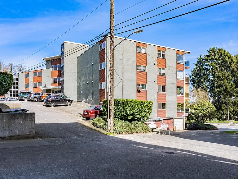 Fairway Apartments — Photo 11