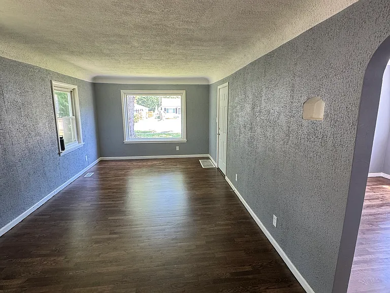 Huggins Ave — Photo 10