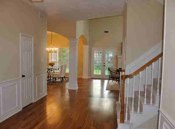3rd image of 9220 Shadowcrest Dr