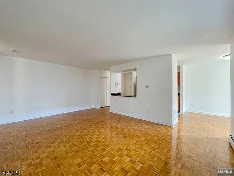 135-167 S Maple Ave #143-B — Photo 2