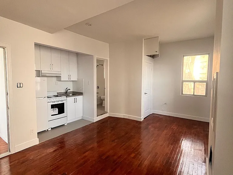 96 Springhurst Ave #3 — Photo 4