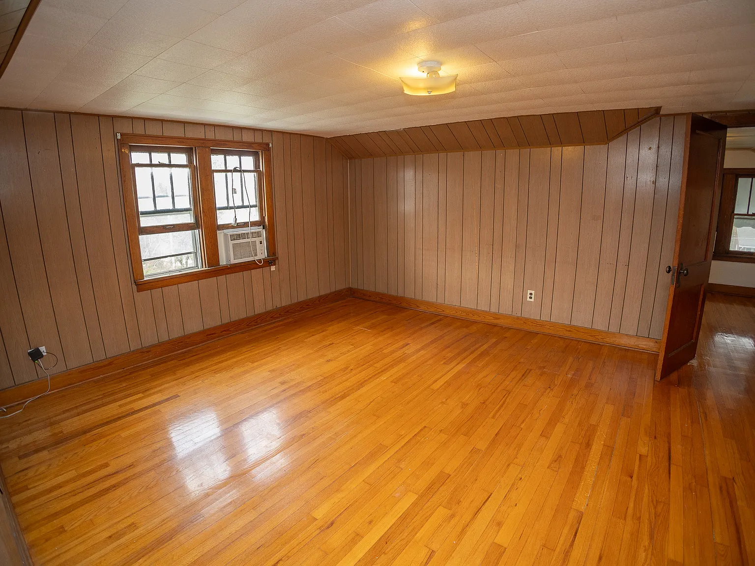 927 Washington Street - A — Photo 2
