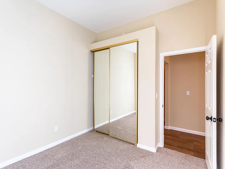 1040 Dellwood Ct — Photo 7