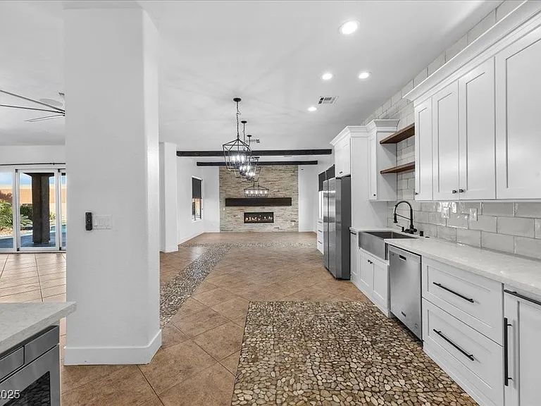 6332 Peggotty Ave — Photo 13