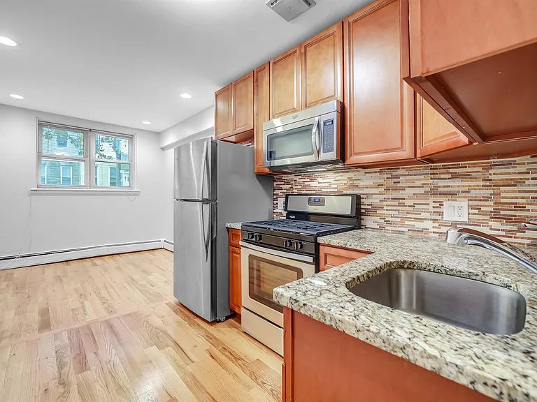 523 Adams St #1L — Photo 7