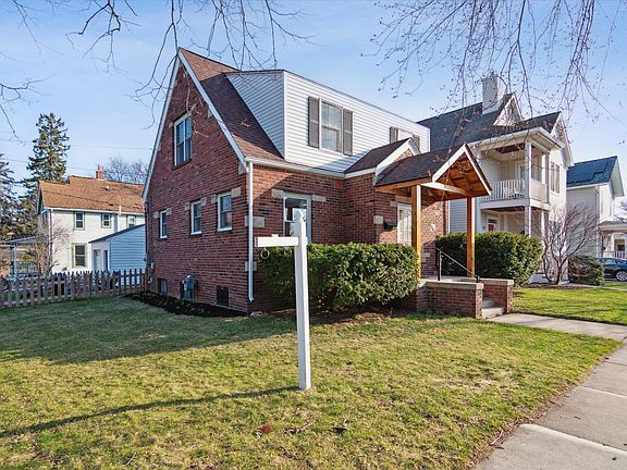 3rd image of 1012 W Washington St