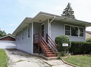 17 S Hudson St, Westmont, IL 60559