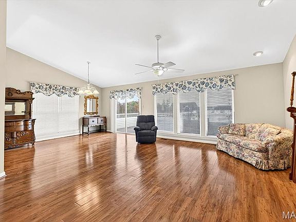 3rd image of 2514 Newpoint Dr