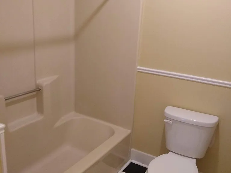 Master bath (2nd bathroom)
