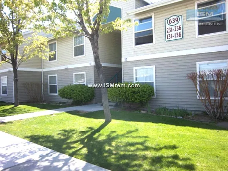 Sierra Springs Apartments — Photo 16