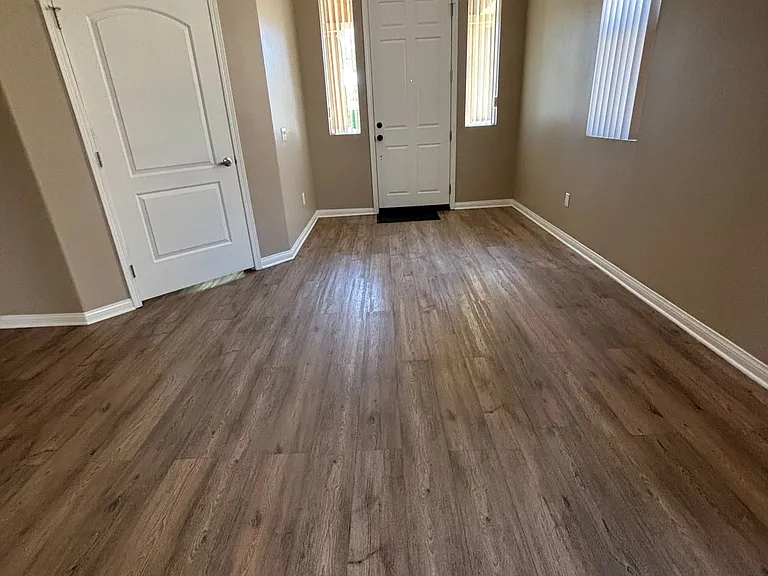 42252 42nd St W — Photo 2