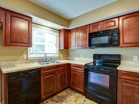 3rd image of 376 Shawnee Ave