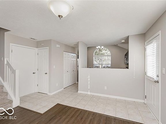 4th image of 546 Crawford Dr
