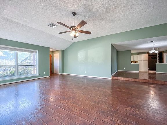 4th image of 2222 Sentinal Oaks St