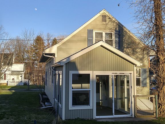 3rd image of 123 Martha St