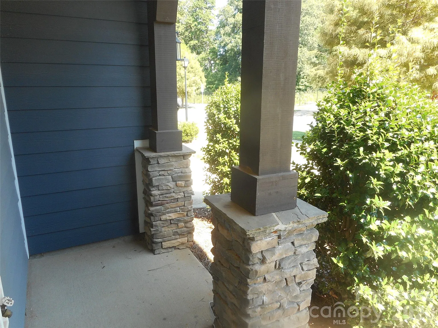 3 bed, 2.5 bath, 2034 sqft, $2,300 — Photo 3