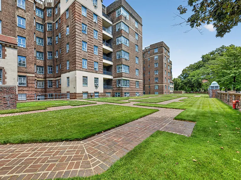 150 Greenway Ter #W43 — Photo 11
