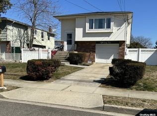 62 Dover St, Massapequa, NY 11758