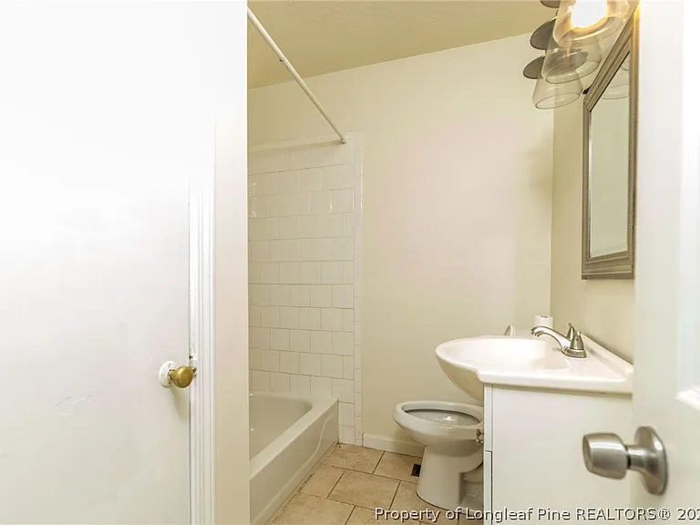 205 S 7th St — Photo 17