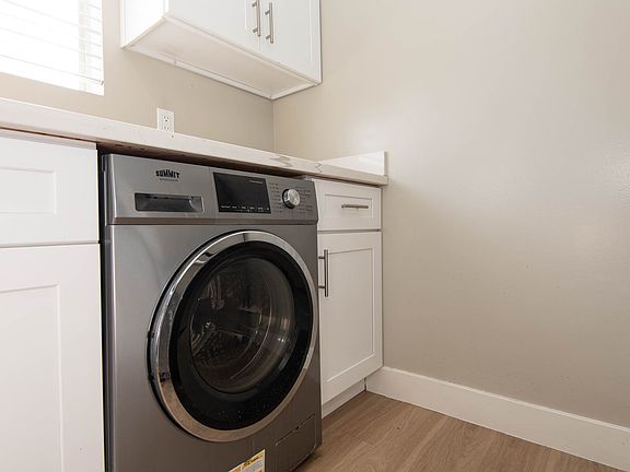 3rd image of 3911 Wade St #10