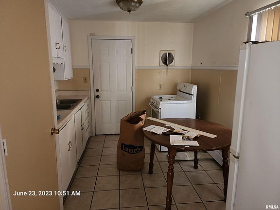 4th image of 1122 E Corrington Ave