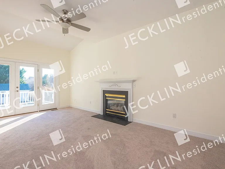 10653 Anna Marie Dr — Photo 16
