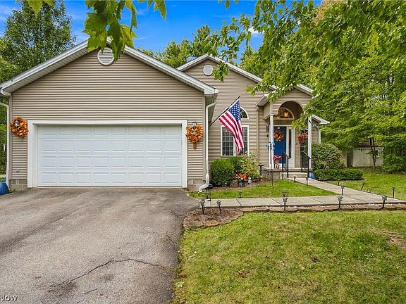 4th image of 2445 Plum Creek Dr