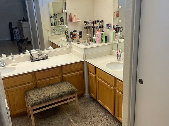 4th image of 581 Larkspur Ln