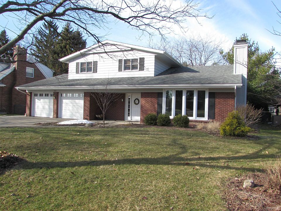 Great Curb Appeal!