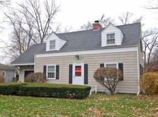 2328 Dewes St, Glenview, IL