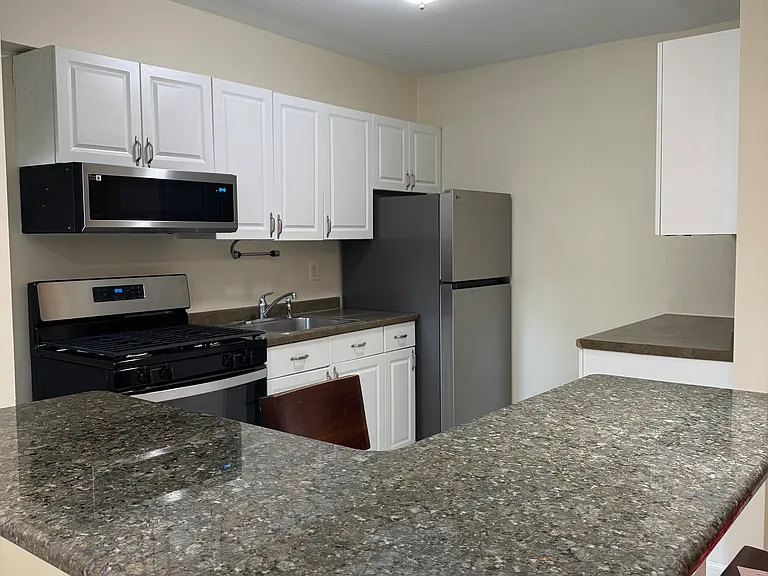 42 Fairview Ave #4C — Photo 5