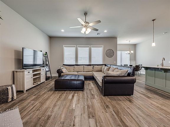 5th image of 9333 SW 44th Ter