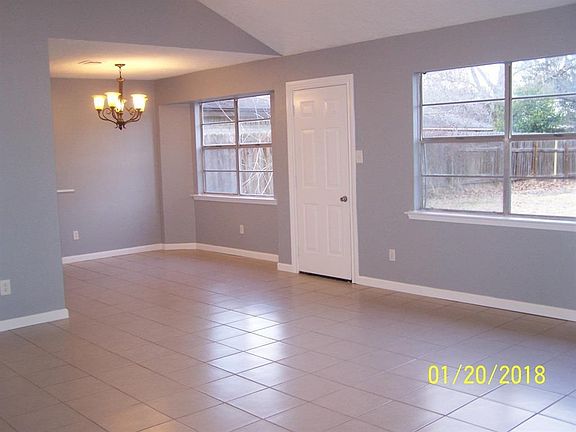 5th image of 16827 Gleneagle Dr N