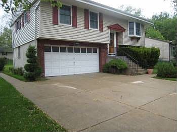 1st image of 323 E Streamwood Blvd