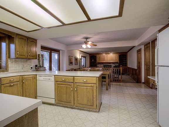 4th image of 905 Michael Dr