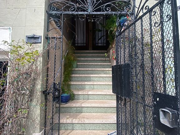 2nd image of 540 Vallejo St