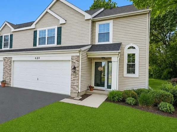 680 Savannah Ln, Crystal Lake, IL 60014