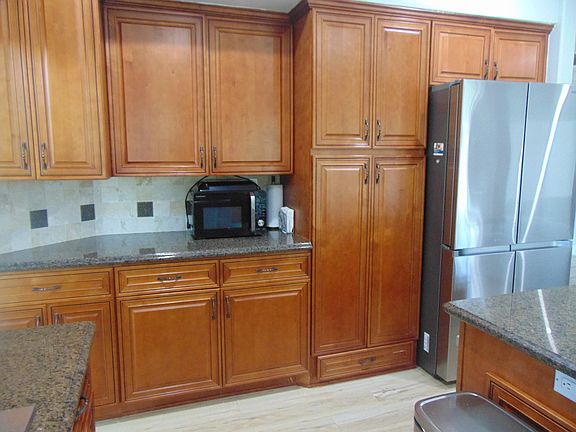 5th image of 8125 Acacia Cir