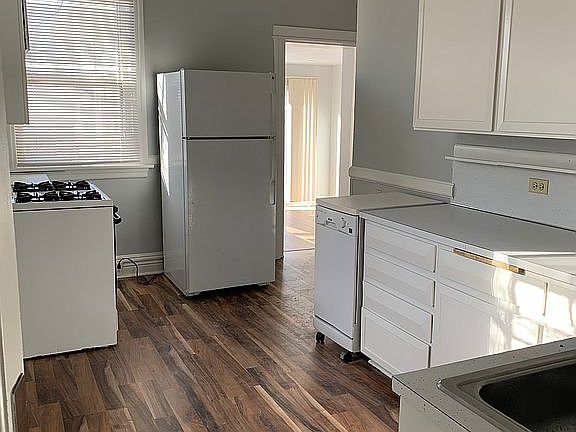 5th image of 965 S Corona St