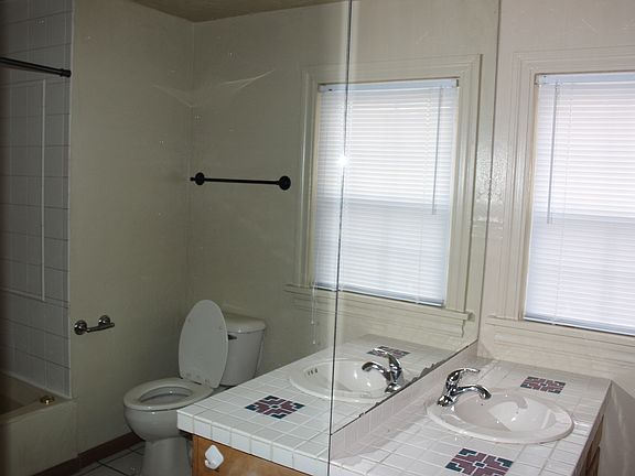 5th image of 1711 NW Maple Ave